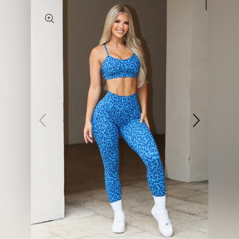 Bombshell Sportswear Blue Cheetah Curve Legging